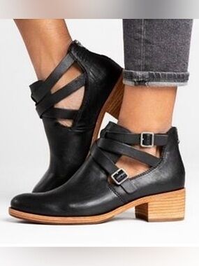 Kork-Ease Jardin Ankle Boots Booties Black Leather Strappy Buckles Women's Sz 7